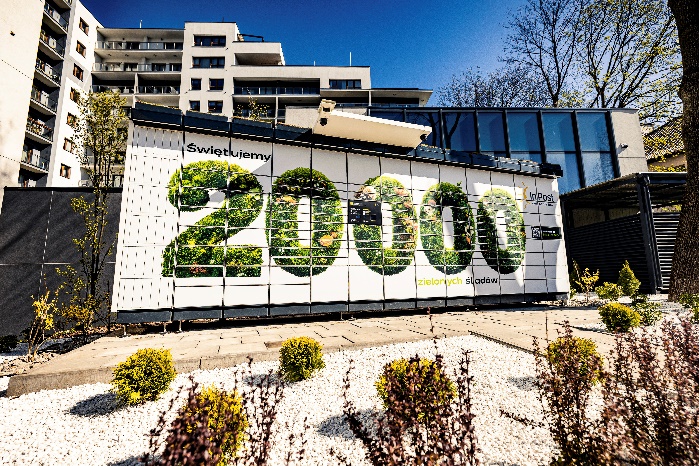 Obraz zawierający budynek, niebo, na wolnym powietrzu, roślina
Opis wygenerowany automatycznie