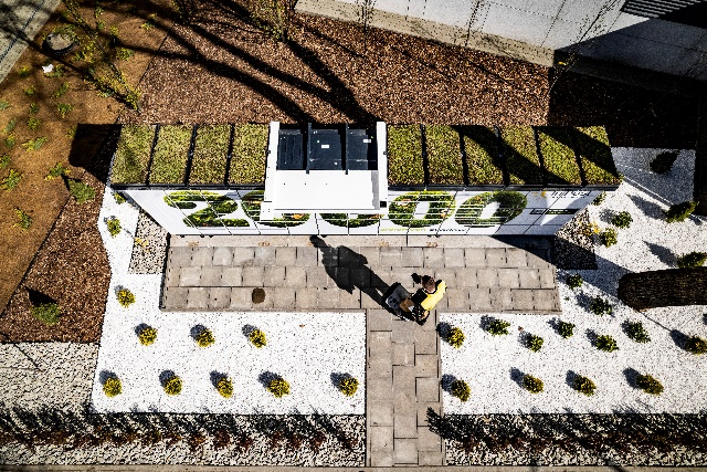 Obraz zawierający na wolnym powietrzu, grób, cmentarz, dom
Opis wygenerowany automatycznie